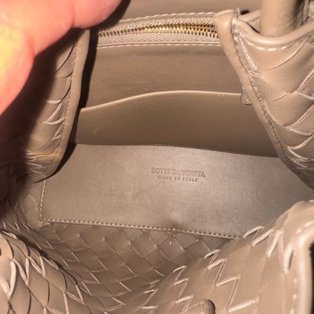 BOTTEGA VENETA
Andiamo small intrecciato leather tote - Picture 9 of 11